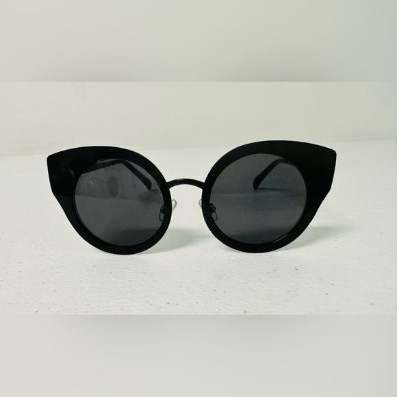 Clearance! Betsy Johnson sunglasses. Could be one of a kind. Twist on black. - Picture 1 of 5
